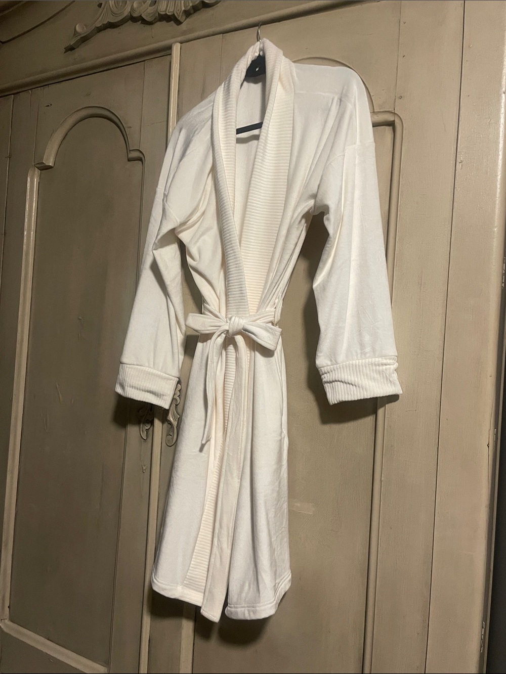 New Never Worn- Plush Bathrobe Bacupcakes & cashmere in Ivory